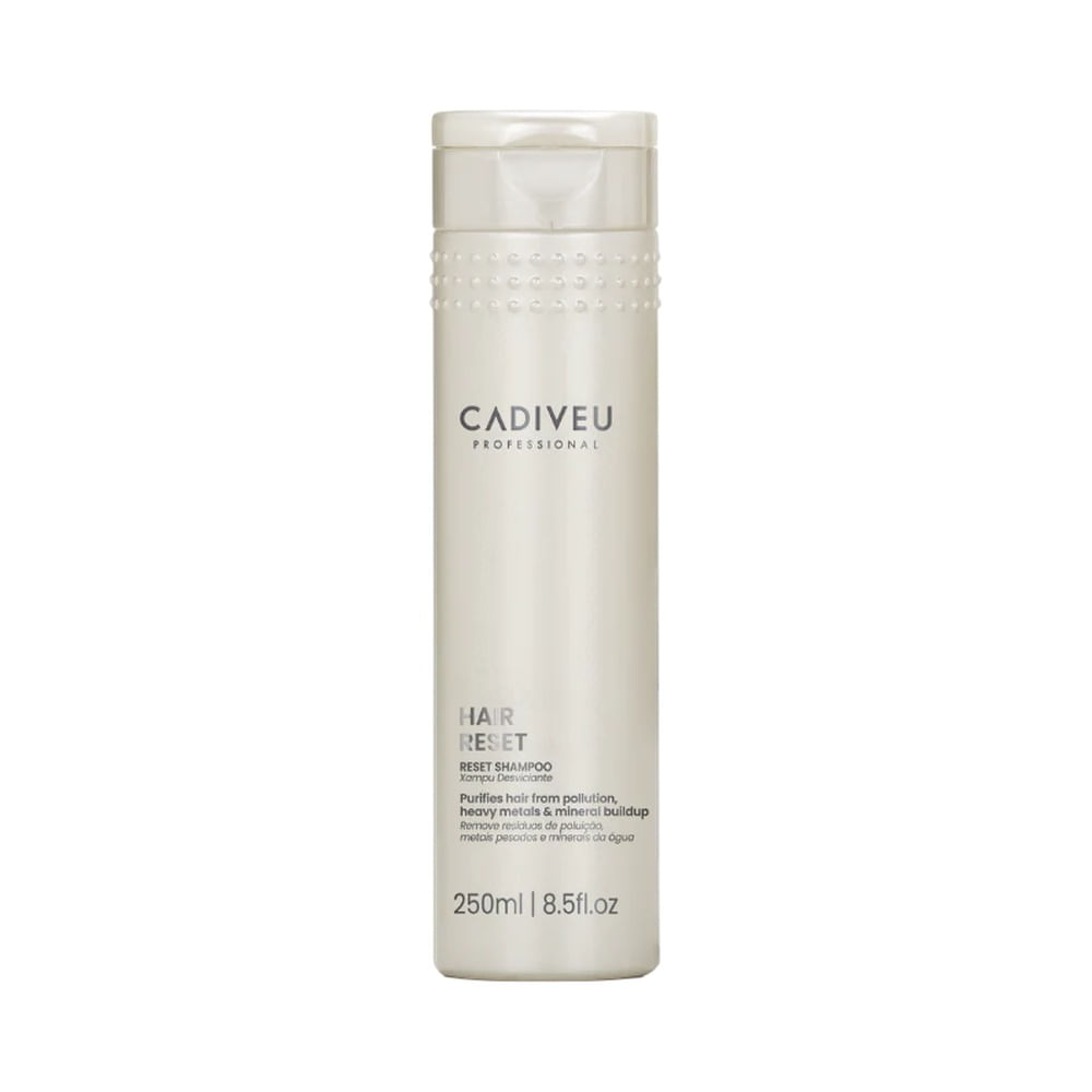 Frasco de shampoo Cadiveu Hair Reset 250ml com tampa transparente sobre fundo branco